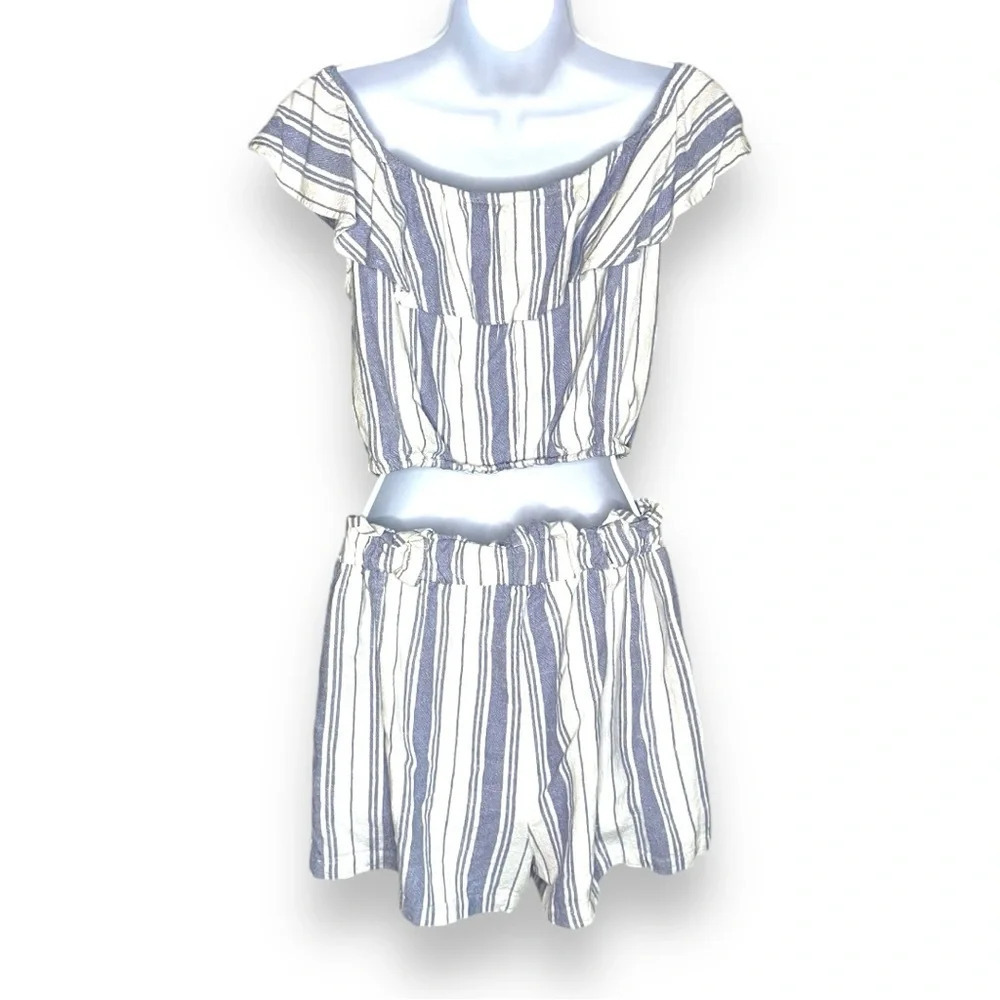 New Look Striped Two-Piece Set – Off Shoulder Top & Elastic Waist Shorts - Picture 2 of 11